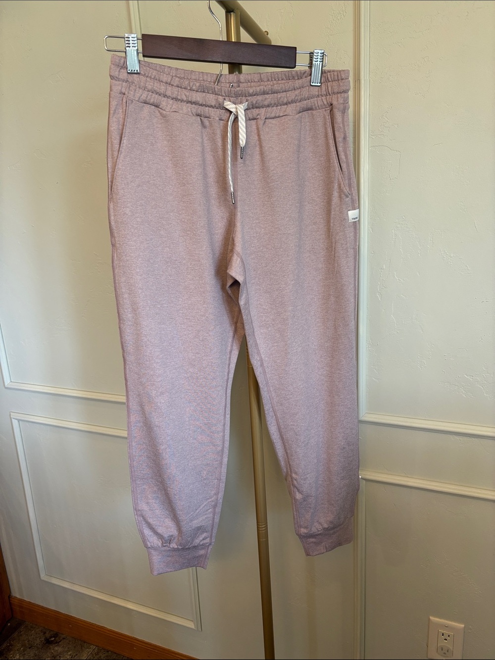 Vuori Performance Jogger - Light Pink/Purple Jogger Sweatpants - MSRP $118 NWOT - Picture 2 of 4